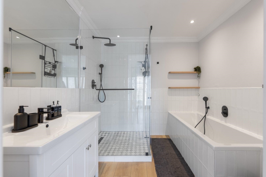 4 Bedroom Property for Sale in Sea Point Western Cape